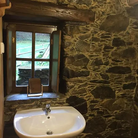 Casa De Baixo Lousa (Central Portugal)
